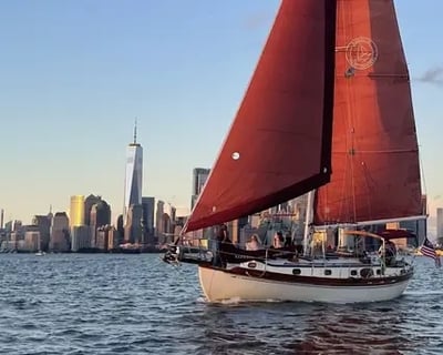 3-Hour NYC Sail to the Statue Of Liberty & Brooklyn Bridge