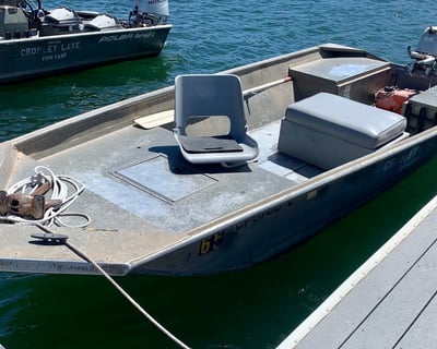 30 HP Flat Bottom Boat Rental in Mammoth Lakes