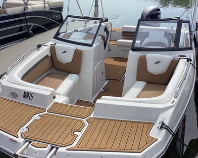21' Deckboat Rental on Lake Martin