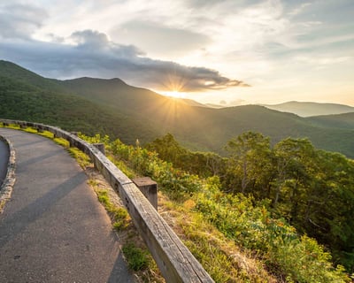 Asheville Waterfalls & Blue Ridge Parkway Guided Tour