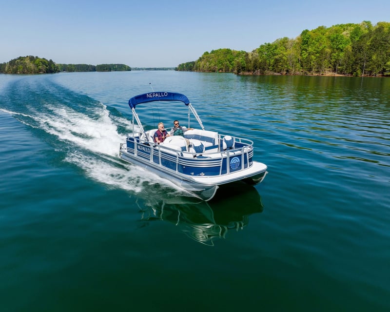 Pontoon Boat Rental on Lake Winnebago & Nearby Lakes