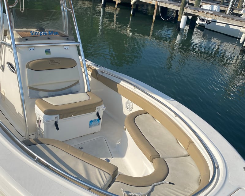23' Center Console Boat Rental in Marathon