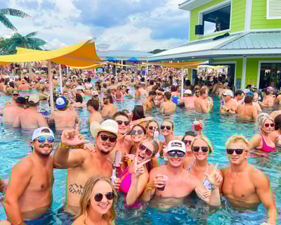 6-Hour Party Cruise to Lake Ozarks Swim-Up Bars