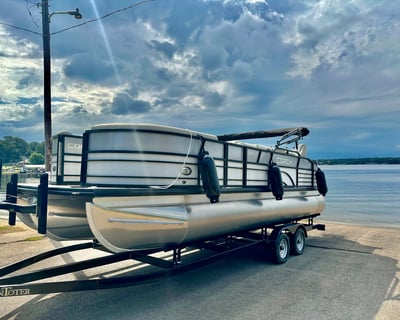 Cruise, Tube & Wakeboard Cedar Creek Lake