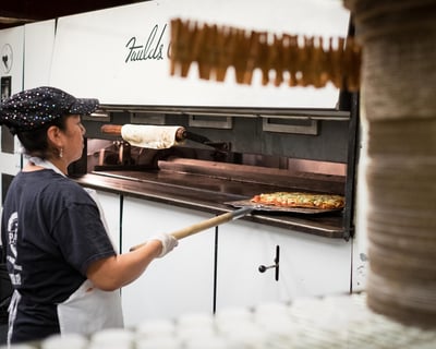 Ride a 3.5-Hour Chicago Pizza Bus Tour