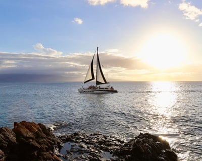 Lahaina Sunset Sailing with Dinner & Open Bar