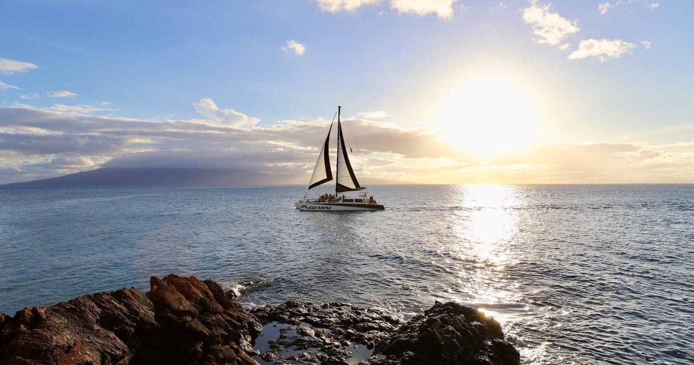 Lahaina Sunset Sailing with Dinner & Open Bar