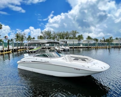 Boat Rental in Pompano Beach on a 24' Sundeck