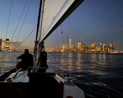 1.5-Hour New York City Lights Sailing Charter