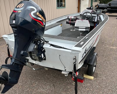 40 HP Fishing Boat Rental in Minocqua