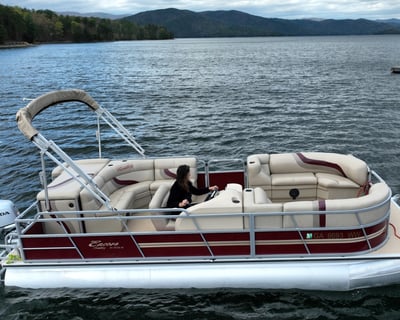 Lake Jocassee & Keowee 22' Pontoon Rental