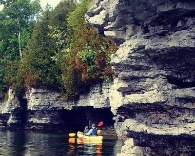 Cave Point and Whitefish Dunes Half-Day Kayak Tour