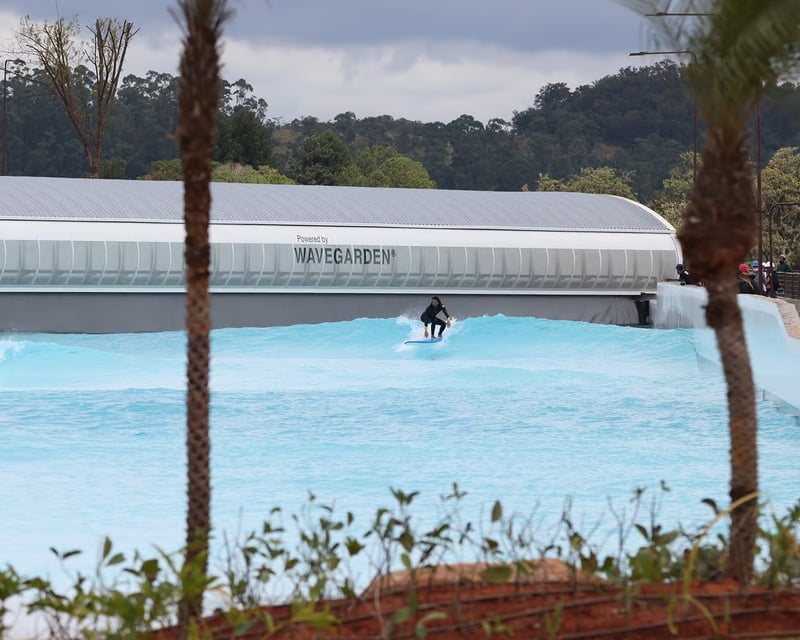 Waikiki Reef Wave Pool Surfing at DSRT Surf