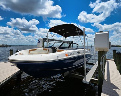 Explore Cape Coral on a 22' Boat Rental