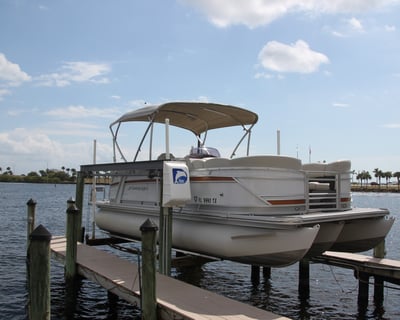Cruise Cape Coral on a 25' Tritoon Rental