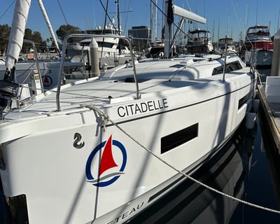 37' Sailboat Charter in Marina Del Rey