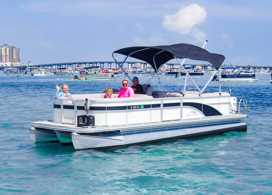 Private 24' Tritoon Boat Rental in Navarre