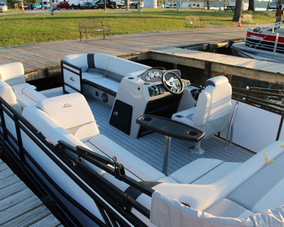 20' Pontoon Rental on Lake Palestine