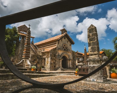 Altos de Chavón & Caves Guided Tour
