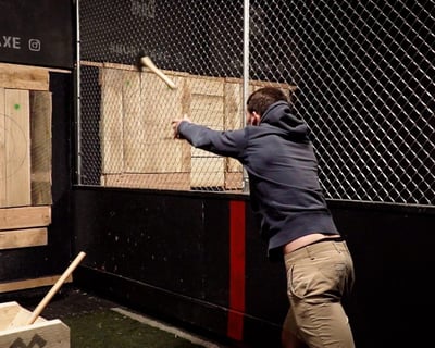 1-Hour Axe Throwing Session in Burlington