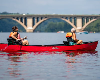 Washington DC Canoe Rental With Monument Views