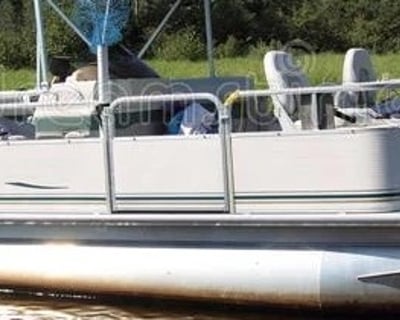 22' Pontoon Rental in Oconto