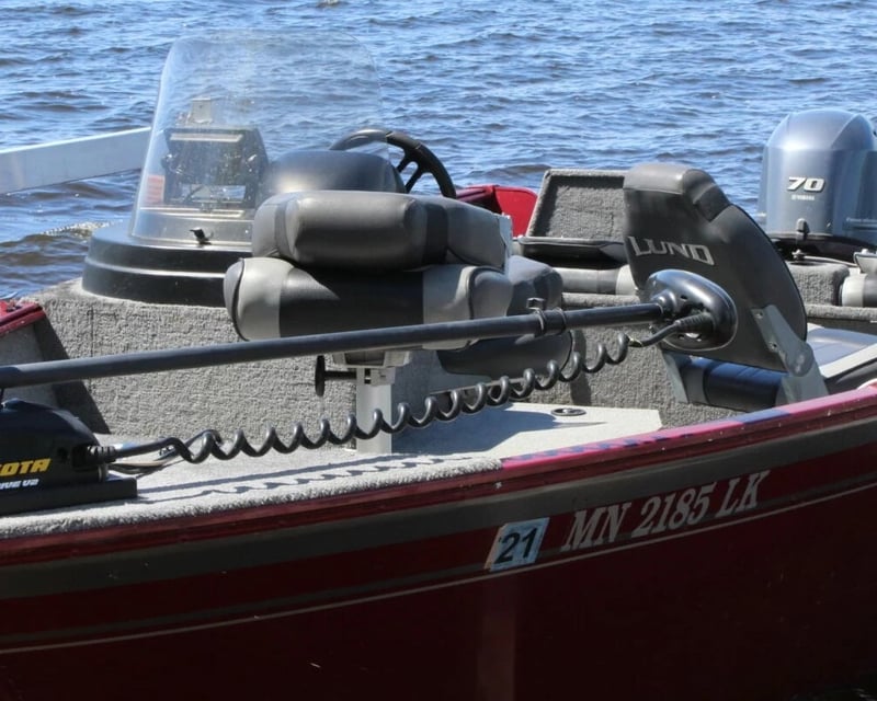 17' Fishing Boat Rental on Bowstring Lake