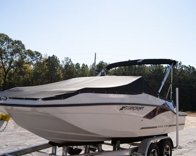 Lake Martin 19' Deck Boat Rental