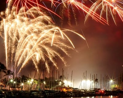 Cruise Waikiki At Sunset & Fireworks