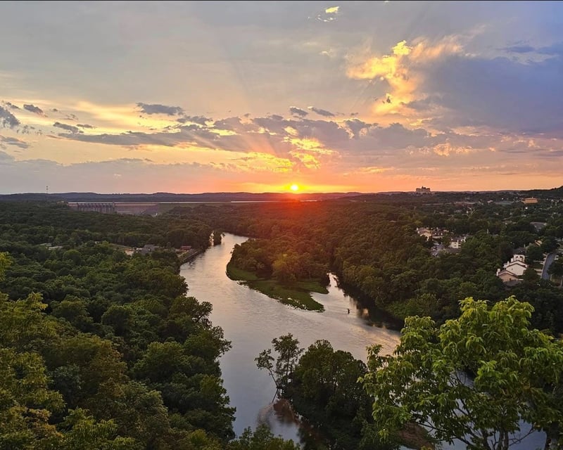 Beginner-Friendly Kayak Trip on Lake Taneycomo in Branson