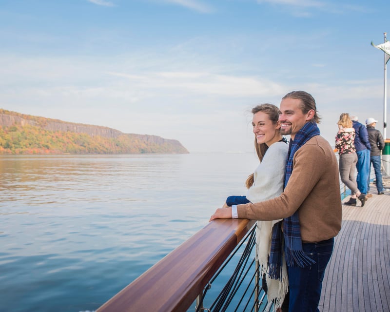 Cruise the Hudson River Fall Foliage Lunch in NYC
