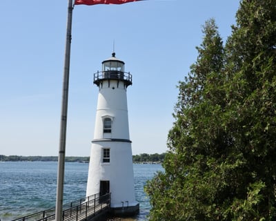 Cruise Clayton on a Glass-Bottom Rock Island Tour