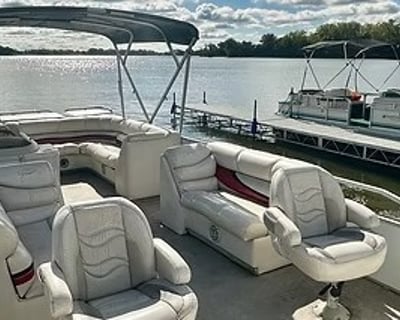 Cruise Antioch on a 25' Pontoon Rental