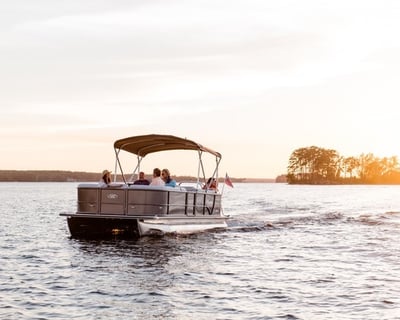 22' Pontoon Rental on Fontana Lake