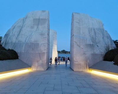 Explore Washington, DC Dusk Monuments Bus Tour