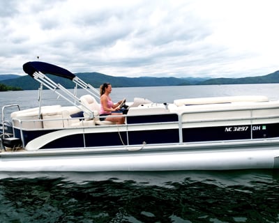 Lake Jocassee 24' Tritoon Rental