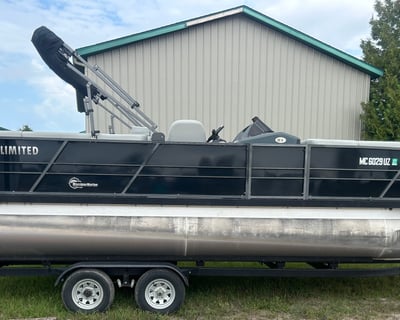 24' Tri-Toon Boat Rental in Traverse City