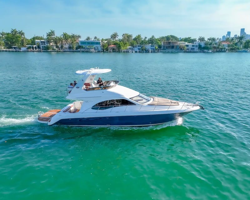 Private 48' Yacht Charter in Miami