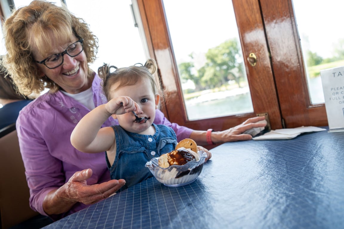 Lake Geneva Boat Tour with Sundae Bar