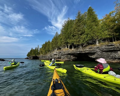 Guided Cave Point Kayak Tour in Door County