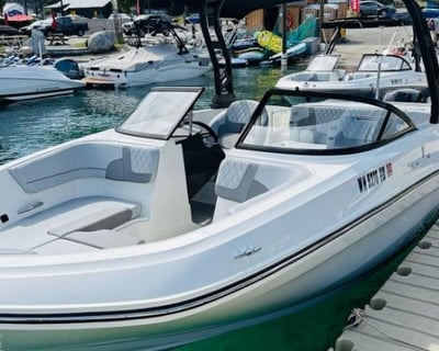 20' Bayliner Boat Rental in Chelan