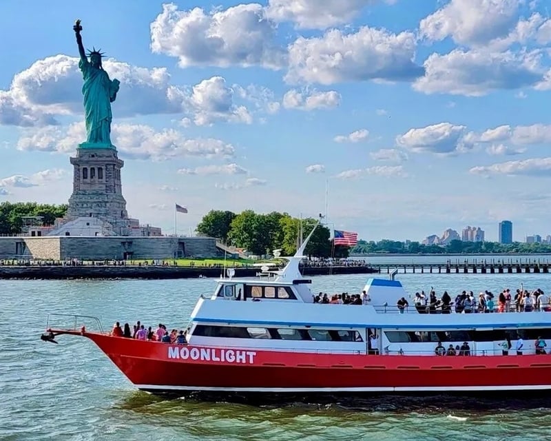 New York City Harbor Cruise with Statue of Liberty Views