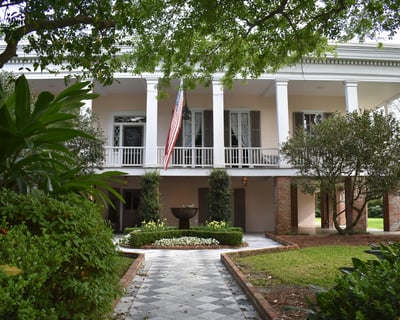 Garden District & Lafayette Cemetery Walking Tour in New Orleans