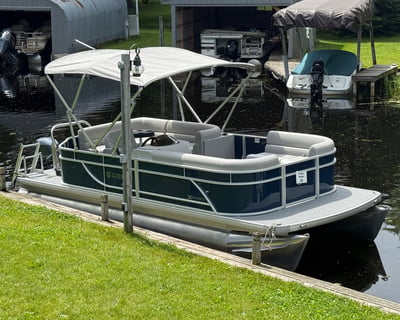Cruise High Falls Flowage on a 21' Pontoon Rental