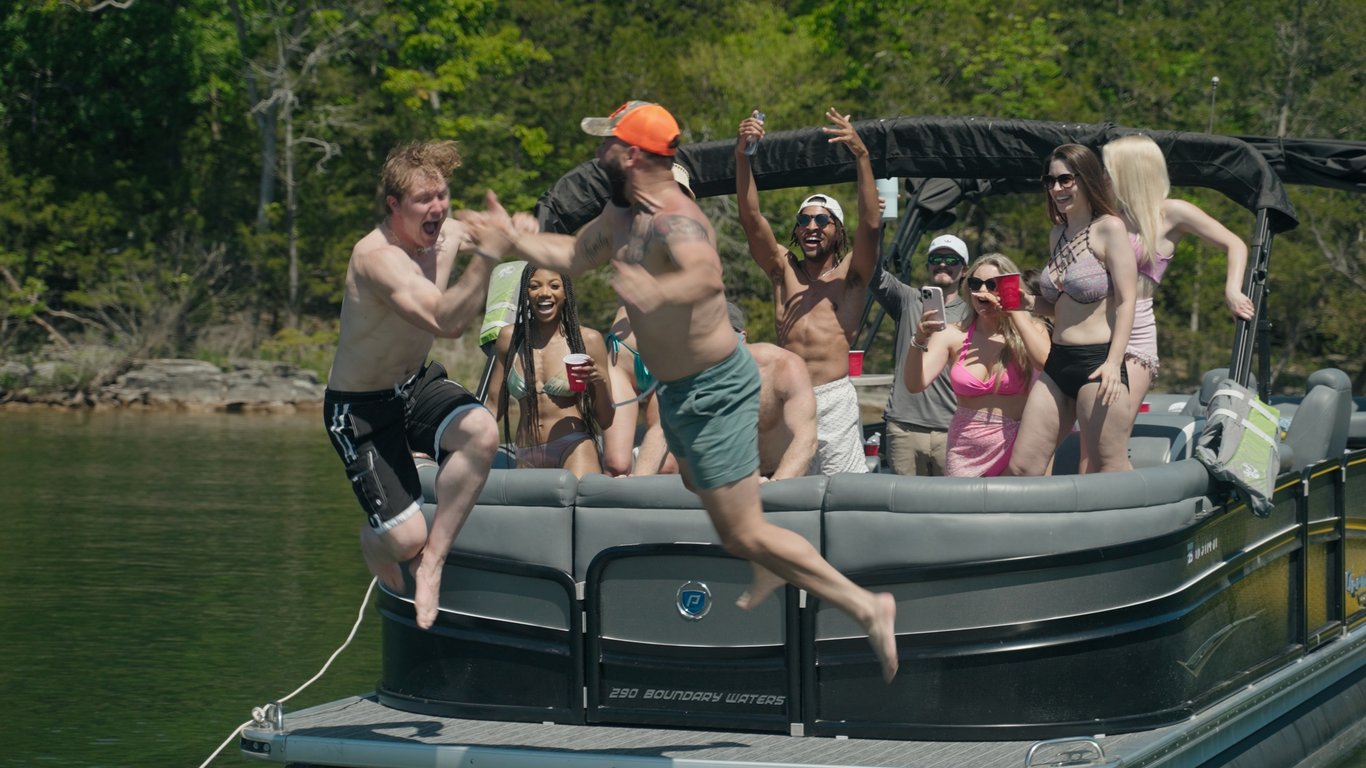 Nashville Boat Charter: Captain, Music & Floats