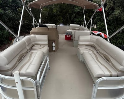23' Tritoon Boat Rental in Cudjoe Key