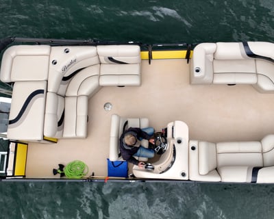 22' Pontoon Boat Rental in Salem