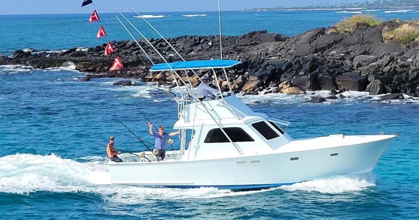 Kailua-Kona Marlin & Tuna Fishing on 35' Boat
