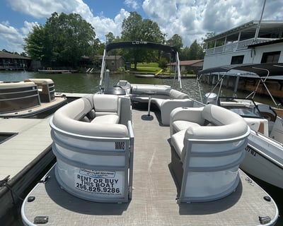 21' Pontoon Rental on Lake Martin