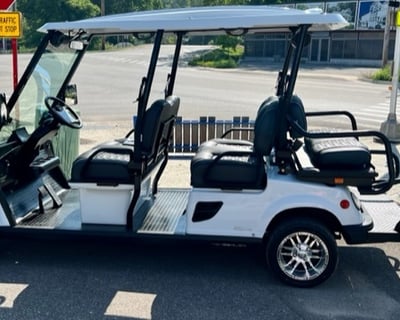 Cruise Harbor Country on a 2-Hour Land Yacht Rental